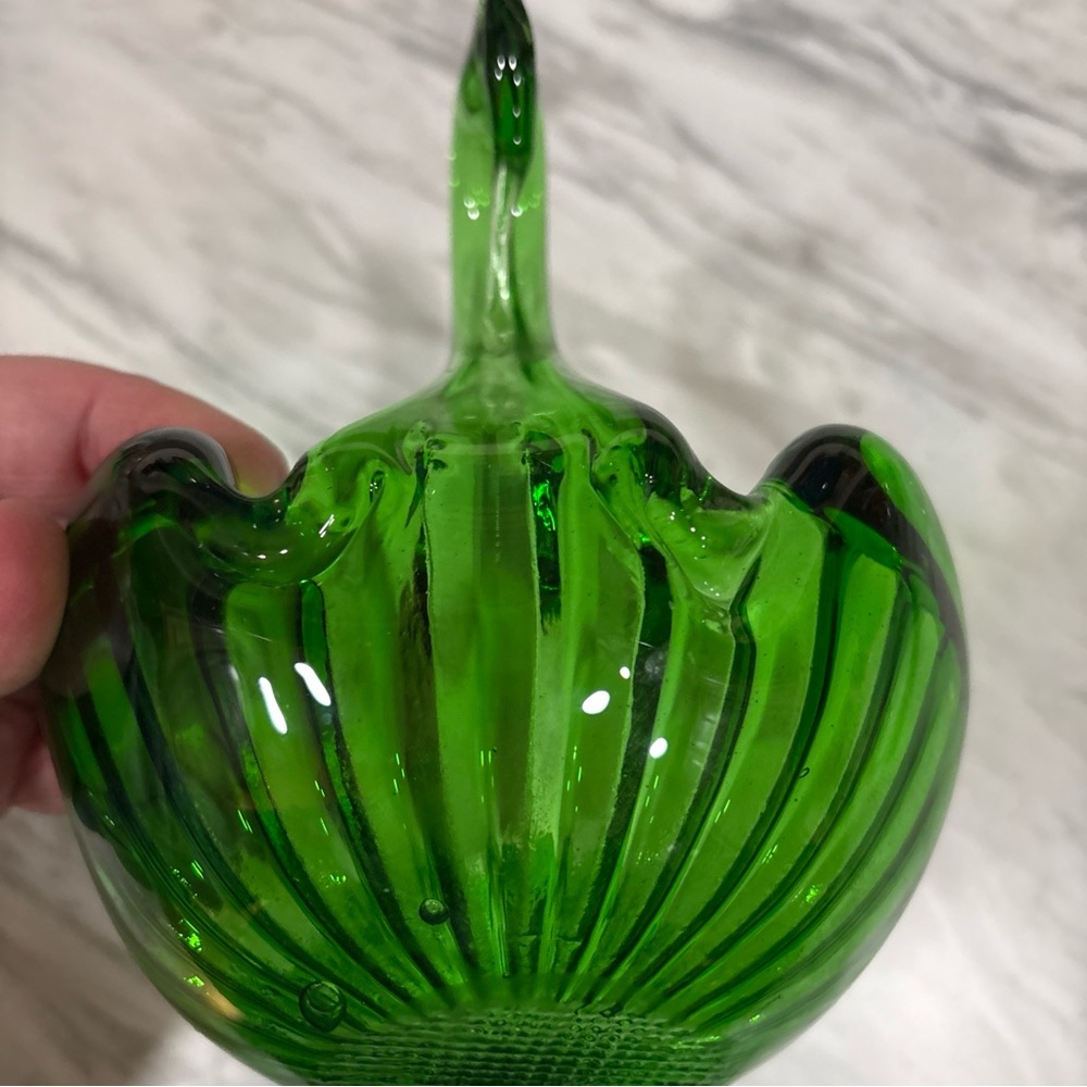 Elegant Green Glass Swan Figurine - Picture 12 of 13